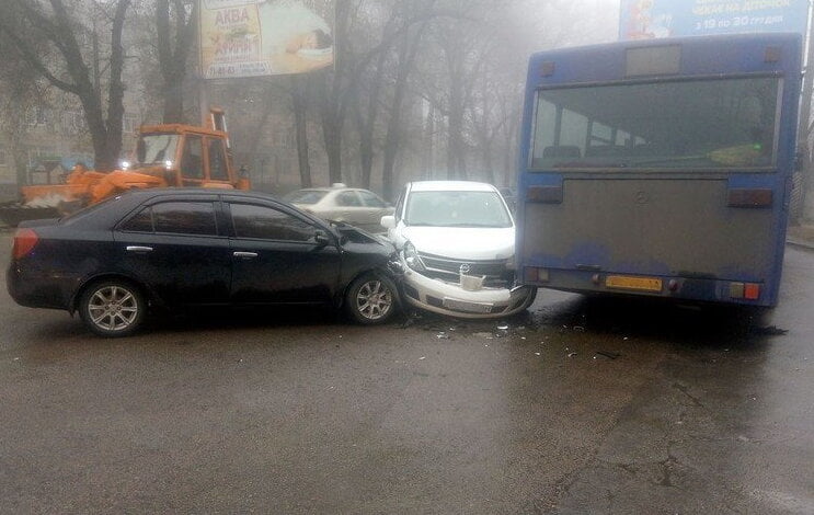 Столкнулись автобус, ехавший в Корабельный район, и две «легковушки»: есть пострадавший | Корабелов.ИНФО image 4