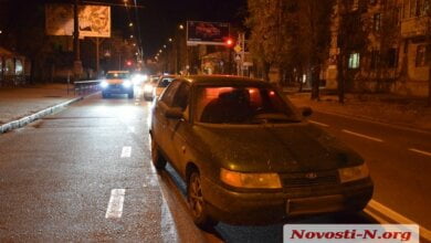 В Николаеве раненный ножом мужчина, убегая от нападающего, попал под машину | Корабелов.ИНФО