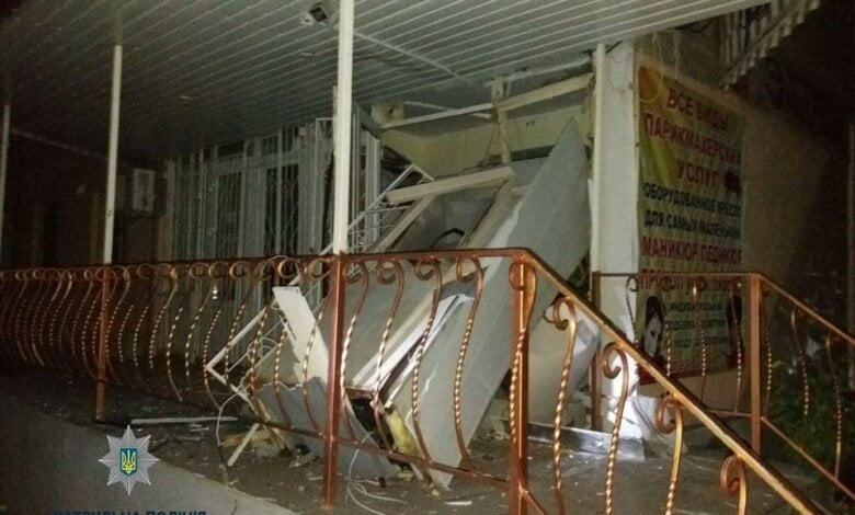Ночью взорвали банкомат в "многоэтажке" Корабельного района и похитили кассеты с деньгами, - полиция | Корабелов.ИНФО image 2