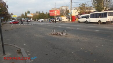 "Просто позорище!!! Столба уж давно нет, а аварийная ситуация так и осталась", - николаевец о дороге в Корабельном районе | Корабелов.ИНФО