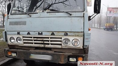 В Николаеве «КамАЗовский» прицеп отцепился на ходу и врезался в припаркованный автомобиль | Корабелов.ИНФО image 8