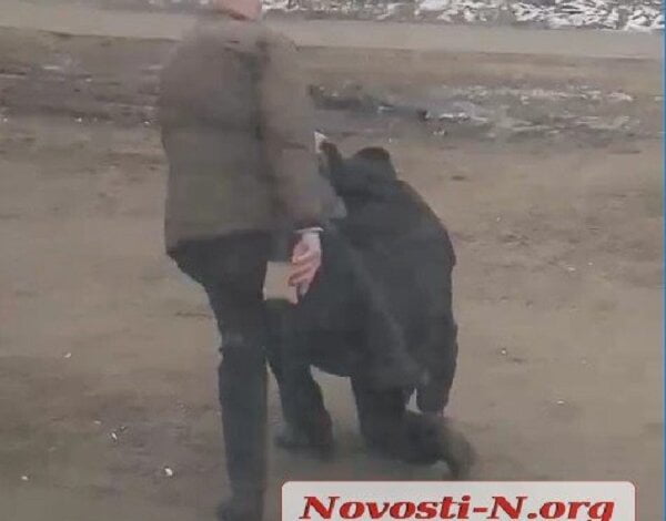 В Корабельном районе маршрутчик избил пожилого пассажира из-за замечания (Видео) | Корабелов.ИНФО image 4