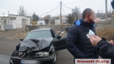 В Николаеве столкнулись грузовик и BMW - водителю легковушки оторвало часть уха | Корабелов.ИНФО image 1