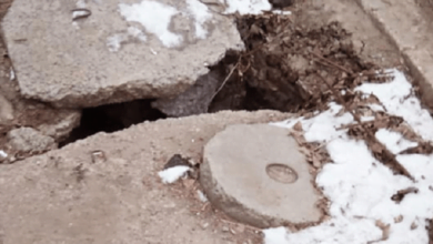 «В вечернее время можно не заметить в темноте», - жительница Корабельного района пожаловалась на яму в асфальте | Корабелов.ИНФО image 4