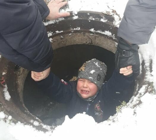 6-летний мальчик в Николаеве провалился в люк | Корабелов.ИНФО image 1