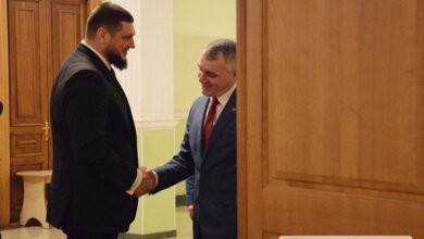 Опоздавший на час Сенкевич еще полчаса ждал у двери губернатора... Николаевские чиновники отметили день самоуправления | Корабелов.ИНФО