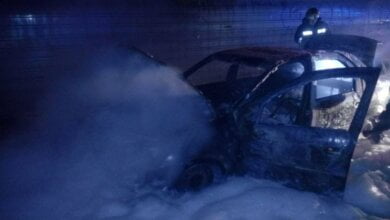 Ночью в Николаеве сгорело такси — таксист едва успел выскочить (видео) | Корабелов.ИНФО