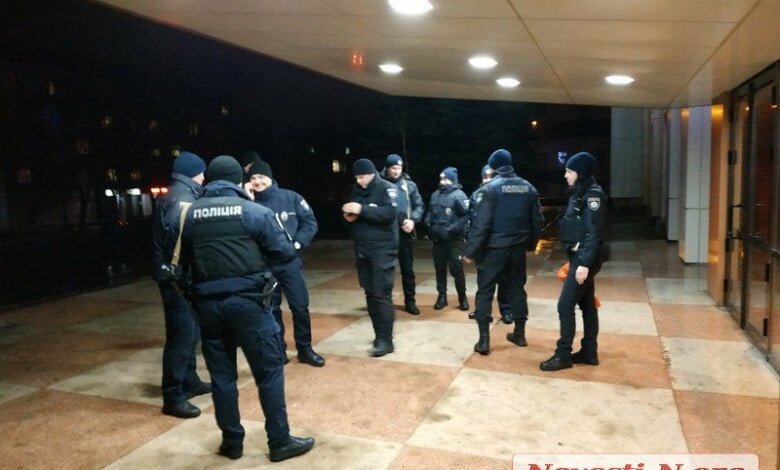 В Николаеве во время выступления Зеленского "заминировали" дворец культуры (видео) | Корабелов.ИНФО