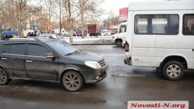 На проспекте Богоявленском столкнулись «Джили» и маршрутка | Корабелов.ИНФО