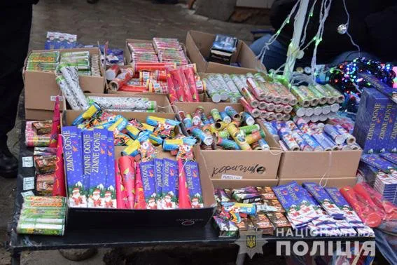Перед Новым годом на рынках Николаева изъяли почти 1300 пиротехнических изделий | Корабелов.ИНФО