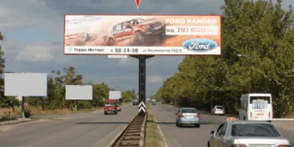 На разделительной полосе проспекта Богоявленского в Корабельном районе разрешили установить четыре билборда | Корабелов.ИНФО