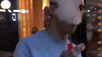 «Йоу-йоу, это босс этого города», - николаевский «рэпер» покурил марихуану на балконе мэрии 18+ | Корабелов.ИНФО