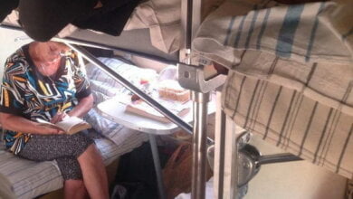 На пассажирку поезда из Киева упала верхняя полка – у неё раздроблены пах и таз | Корабелов.ИНФО image 2