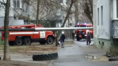 "Никто его терпеть не будет", - жильцы "многоэтажки" в Корабельном обвиняют в пожаре бомжа, поселившегося в подвале | Корабелов.ИНФО