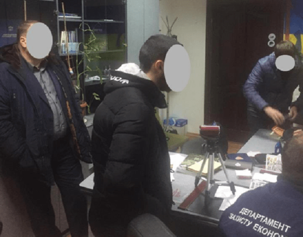 «Подозревается в вымогательстве «откатов», - задержан чиновник Департамента ЖКХ Николаевского городского совета | Корабелов.ИНФО