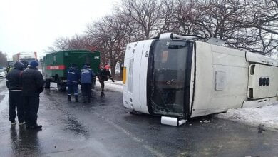 Под Николаевом из-за гололеда перевернулся автобус «Херсон-Одесса» – есть пострадавшие | Корабелов.ИНФО image 6