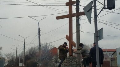 В Широкой Балке восстановили поклонный крест, сломанный вандалами | Корабелов.ИНФО image 3