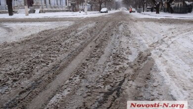 Непогода в Николаеве стала «неожиданностью»: на дорогах снежная каша, много мелких ДТП | Корабелов.ИНФО image 1