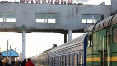 «Я с Никалаева, а там все так гаварят», - проводница поезда отказалась обслуживать военнослужащего на украинском языке | Корабелов.ИНФО