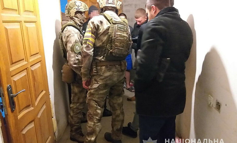 «На пол! Руки за голову!» - разбойников, напавших на зал игровых автоматов, задержали в Корабельном районе (видео) | Корабелов.ИНФО image 4