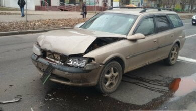 ДТП в Николаеве: столкнувшись с «Пежо», водитель и пассажир «Опеля» скрылись в «наливайке» | Корабелов.ИНФО image 2