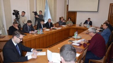 "Почему с голоса?" Членов Николаевского исполкома просили проголосовать по телефону за снос пристройки | Корабелов.ИНФО