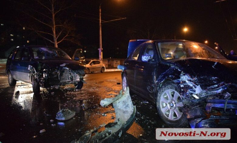 Пострадали жена и сын пьяного водителя, который на «Мицубиси» протаранил «БМВ» в Николаеве | Корабелов.ИНФО image 3