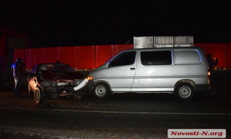 На трассе под Николаевом столкнулись три автомобиля - пострадали женщина и ребенок | Корабелов.ИНФО image 2