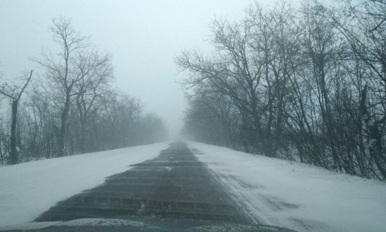 Непогода на Николаевщине: на дорогах гололед и снег, но проехать можно | Корабелов.ИНФО image 1