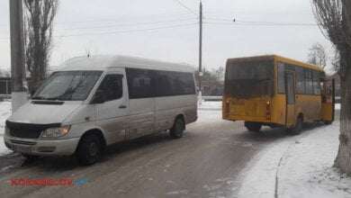 "Занесло" из-за гололеда: в Корабельном районе столкнулись две "маршрутки" | Корабелов.ИНФО image 4