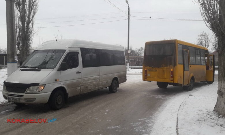"Занесло" из-за гололеда: в Корабельном районе столкнулись две "маршрутки" | Корабелов.ИНФО image 4