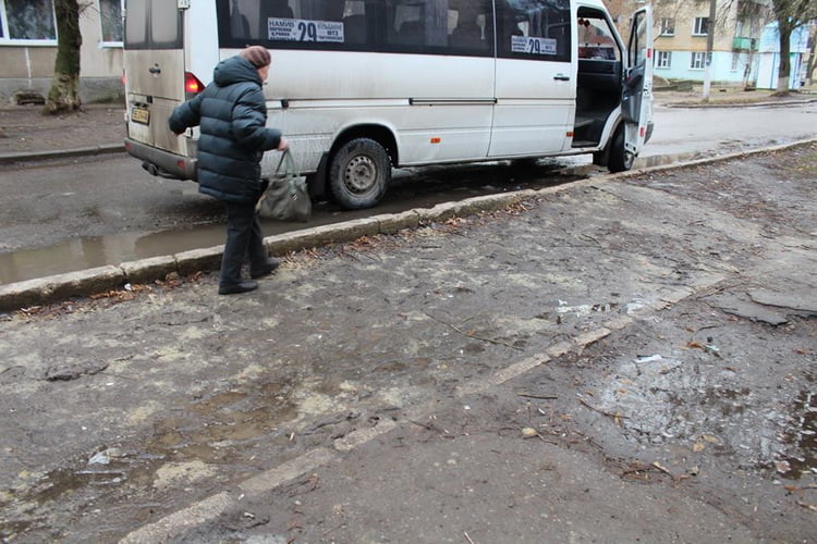 грязь на остановке