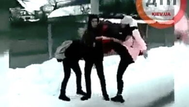 "Одна била, остальные смеялись": под Киевом школьники снимали, как 9-классница издевалась над сверстницей (Видео) | Корабелов.ИНФО