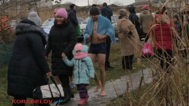 "Рекорд джерела", веселі ігри, гарячі пиріжки та крижана вода: у парку "Богоявленський" святкували Водохреща (ВІДЕО) | Корабелов.ИНФО image 12