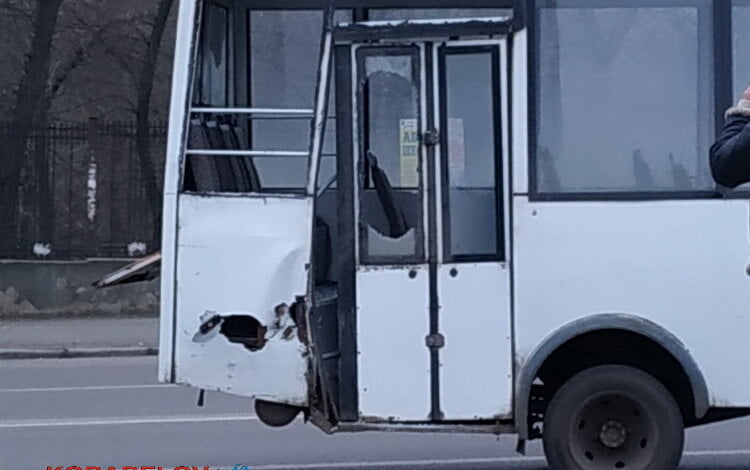 "Фура" врезалась в "маршрутку" на проспекте Богоявленском | Корабелов.ИНФО
