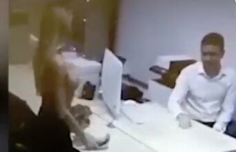 Девушка в России разделась, чтобы получить автозайм (Видео 18+) | Корабелов.ИНФО