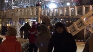 В первые секунды Нового года: в Москве обрушился мост с людьми во время исполнения гимна России (видео) | Корабелов.ИНФО