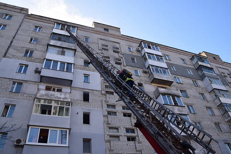 работа пожарных на ул. Ольжича