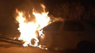 «Причина возгорания устанавливается», - в Корабельном районе ночью горела "Шкода", припаркованная возле "многоэтажки" | Корабелов.ИНФО image 3