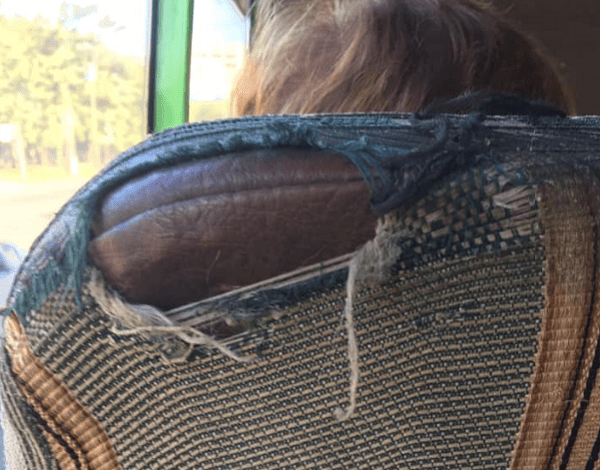 "В очередь на маршрутку - по колено в грязи, внутри - к сиденьям противно прикасаться", - жительница Корабельного о поездках на 91-м | Корабелов.ИНФО image 3