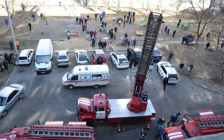 Горіло з 3 по 9 поверх: під час пожежі в Корабельному районі врятували 27 громадян і собаку (ВІДЕО) | Корабелов.ИНФО image 4