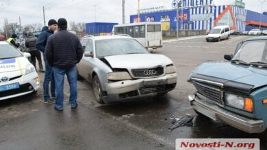 Возле «Эпицентра» в Николаеве столкнулись «Ауди» и «Жигули»: травмирована женщина | Корабелов.ИНФО