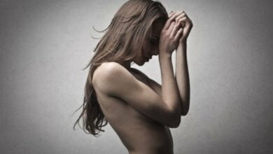 В Запорожской области мужчина разорвал всю одежду на своей жене и водил ее голой по улице | Корабелов.ИНФО