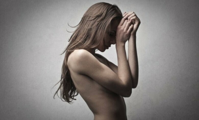 В Запорожской области мужчина разорвал всю одежду на своей жене и водил ее голой по улице | Корабелов.ИНФО