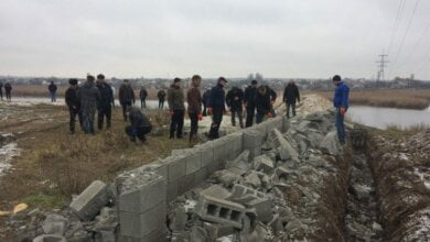 На свой округ "времени не хватает", зато депутат от Корабельного района поехал на снос забора в Соляные (Видео) | Корабелов.ИНФО image 1