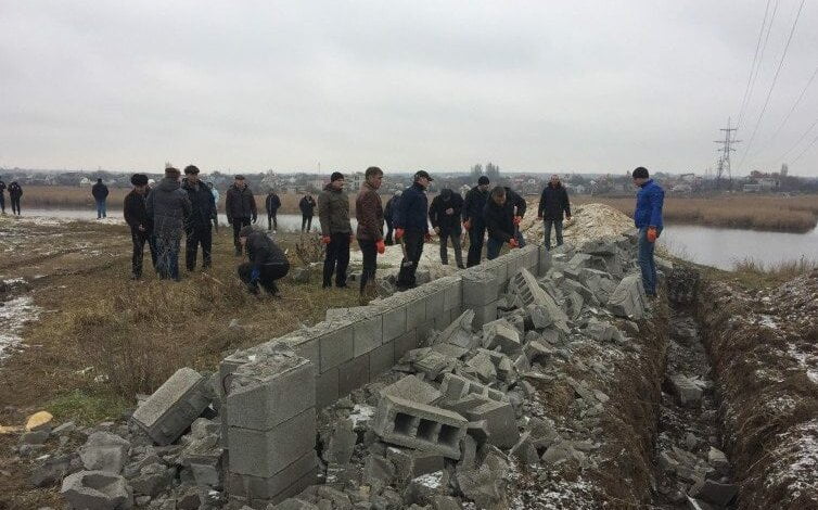 На свой округ "времени не хватает", зато депутат от Корабельного района поехал на снос забора в Соляные (Видео) | Корабелов.ИНФО image 1