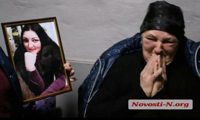 «Убийцы сидят и смеются!» - в николаевском суде у матери убитой девушки случилась истерика (Видео) | Корабелов.ИНФО image 2