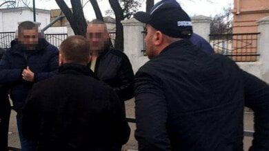 На пр. Богоявленском группа мужчин на BMW, устроившие стрельбу, избили парня (ВИДЕО) | Корабелов.ИНФО image 3