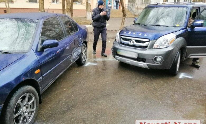 Столкнувшиеся Nissan и Great Wall заблокировали движение по улице Океановской | Корабелов.ИНФО