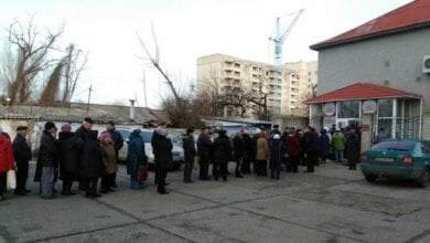 У «Николаевской электроснабжающей компании» - огромные очереди: горожане падают в обморок, вызывают «скорые» | Корабелов.ИНФО image 12